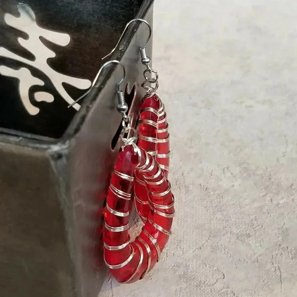 Handcrafted Retro 80s Statement Red Lucite Open Teardrop Wire Wrapped Earrings - Picture 3 of 5
